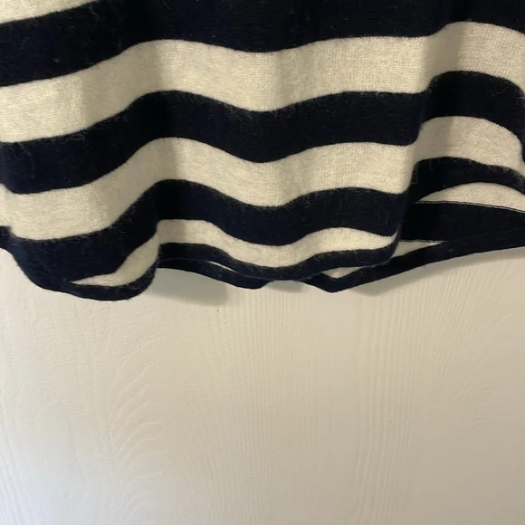 Madewell Navy & White Striped Wool Blend Oversized Sweater Size XXS (fits large) - Picture 4 of 6